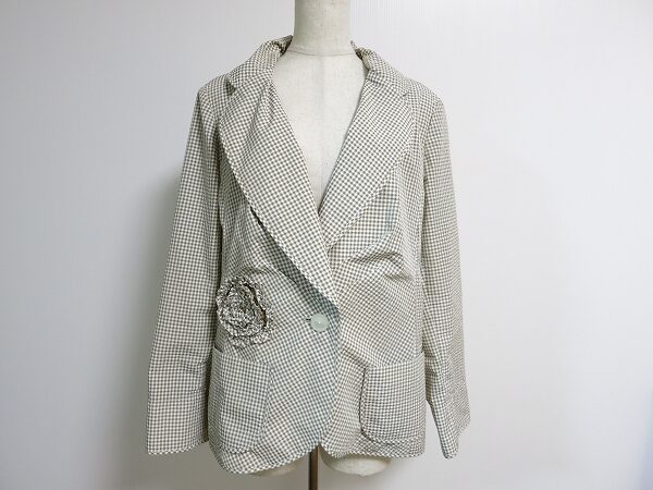 白ギンガムチェックでラフ上品な装い|ハナエモリのジャケットを買取しました