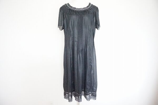 シースルー素材で優しく決まる|ヒロココシノのワンピースを買取しました