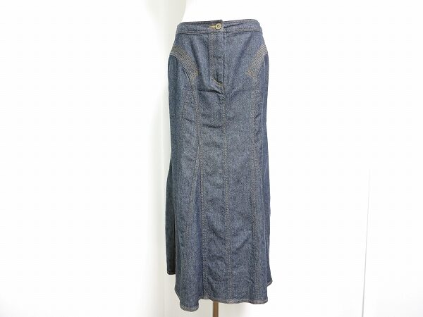優しめデニムでしっとりと決まる｜ヒロコビスのロングスカートを買取しました