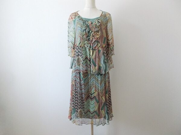 シックな柄に見とれる|ミラショーンのセットアップを買取しました