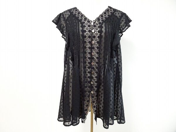 可愛いらしさとシックな雰囲気が詰まったトクコのブラウスを買取しました