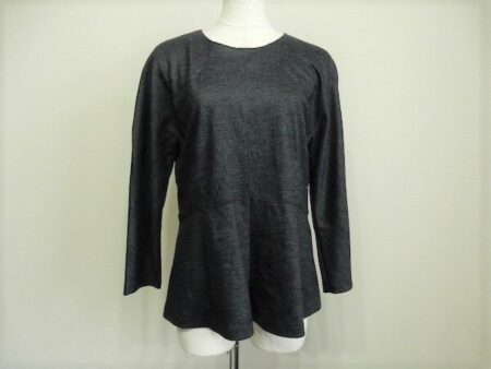 どこか可愛らしさを感じる｜ヨシエイナバのカットソーを買取しました