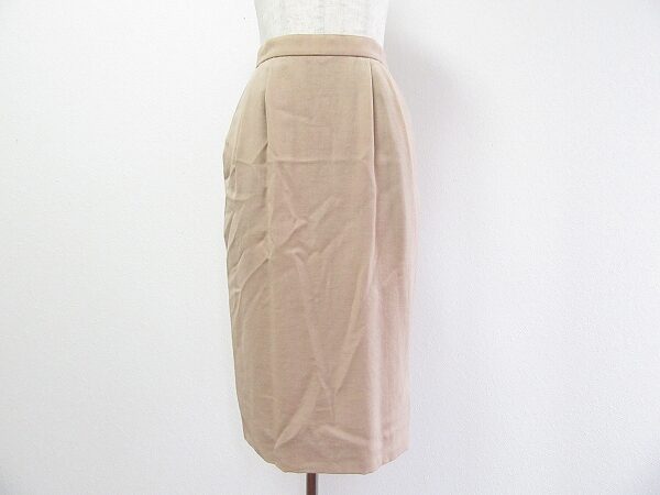 優しいベージュが魅力的|ジュンアシダ スカートを買取しました