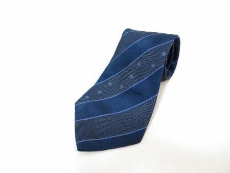 クールで落ち着いた印象になるシャネルのネクタイを買取しました