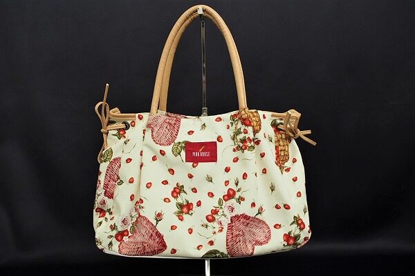 苺柄が可愛いピンクハウスのトートバッグを買取させて頂きました