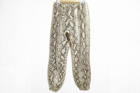 斬新なアイデアが！グッチのパイソン柄パンツを買取しました
