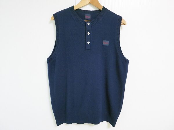 万能カラー紺色のニットベストを買取！パパス