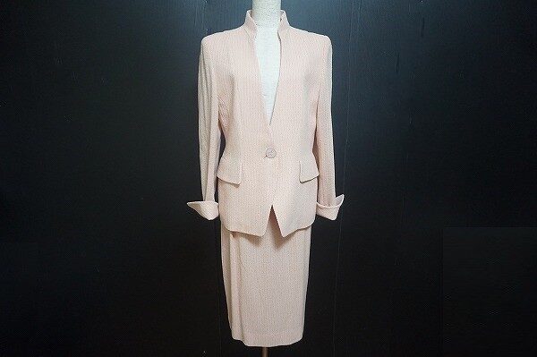 品のいいピンクができる女性へと誘う|イネスのスカートスーツを買取しました