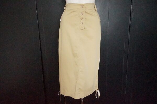 しっとりめに決まる｜ウンガロのスカートを買取しました