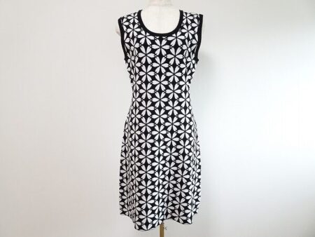 可愛らしい花柄が印象的｜スーパービューティのワンピースを買取しました