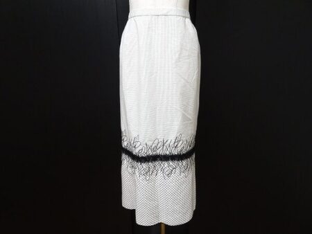 繊細ドットでさわやかに|レリアンのスカートを買取しました