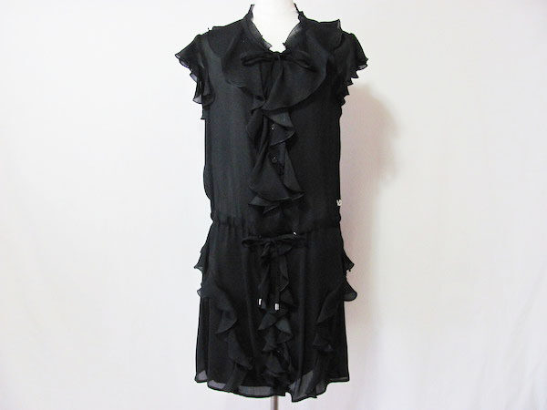 黒×フリルの上品さが際立つヴェルサーチジーンズのワンピースを買取しました