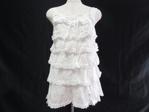 オフホワイトにフリル！ピンクハウスのキャミソールを買取させて頂きました