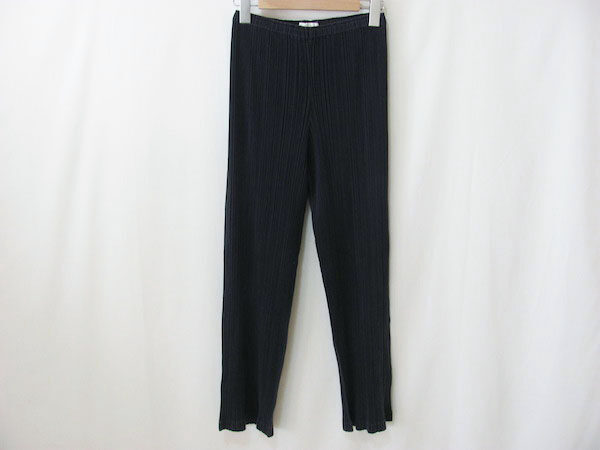 細かなプリーツが美脚へと導く｜プリーツプリーズのパンツを買取しました