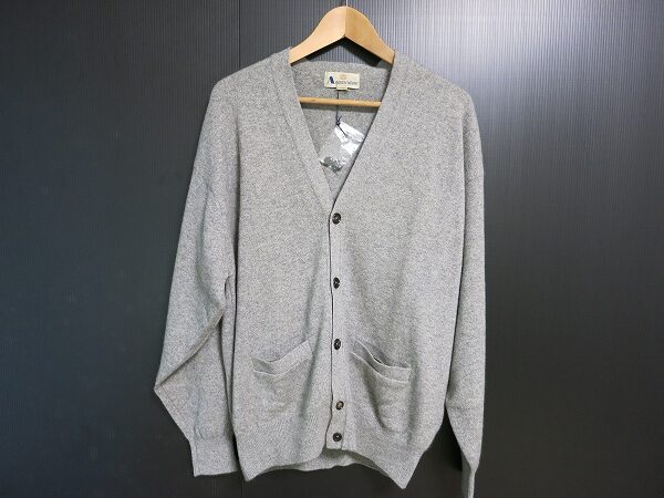 カシミヤ素材で冬も心配なし| アクアスキュータムのカーディガンを買取しました