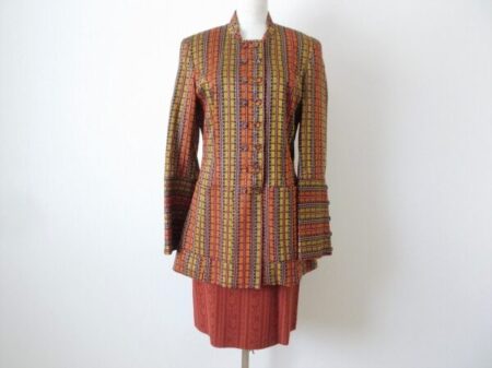 シックで落ち着きのある女性に｜クリスチャンラクロワのスカートスーツを買取しました