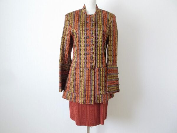 シックで落ち着きのある女性に｜クリスチャンラクロワのスカートスーツを買取しました