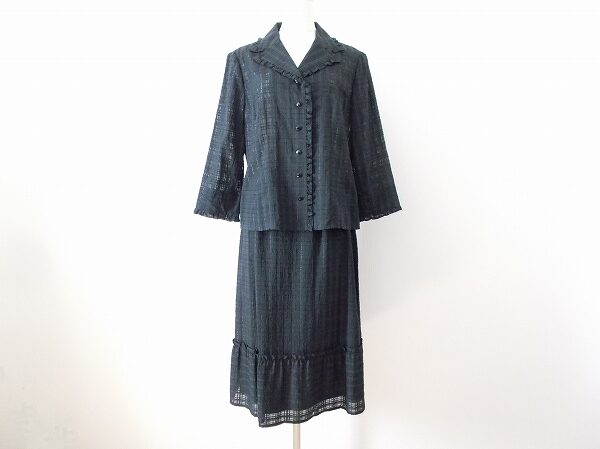 生活の変化で使わないお洋服はリサイクル!レリアンのセットアップを買取いたしました