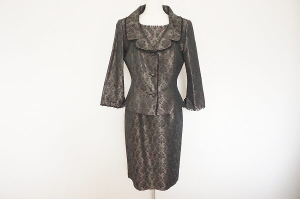ジャンフランコフェレのワンピーススーツをお買取｜主張の少ない花柄がいい味を出している