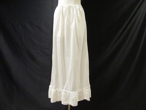 柔らか大人ホワイトのロングタイトスカート!ピンクハウスのアイテムを買取させて頂きました