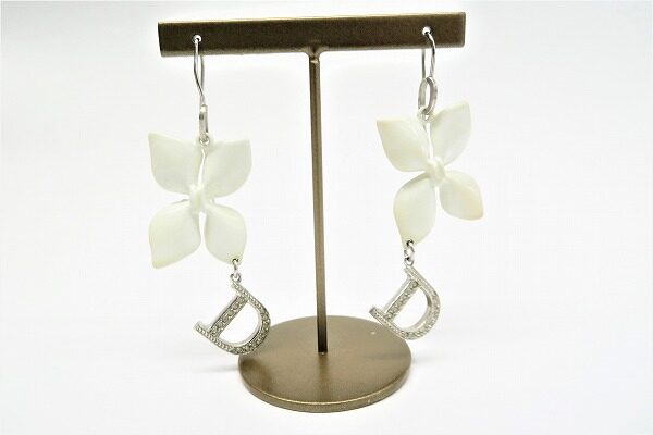 シンプルでも煌びやかさが宿る｜クリスチャンディオールのピアスを買取しました