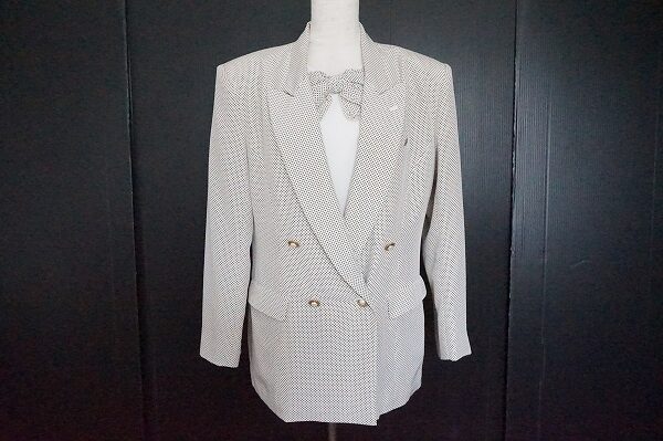 パールボタンが光る｜インゲボルグのアンサンブルを買取しました