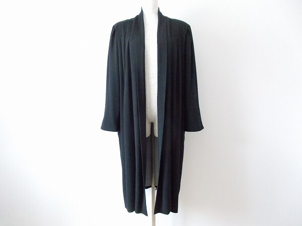 スッキリ羽織れて便利な三年坂のコートを買取しました