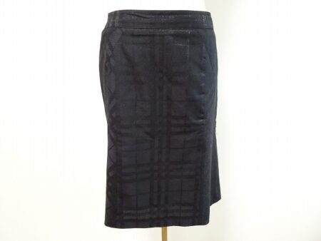 バーバリーチェックのシルク混スカートを買取させて頂きました
