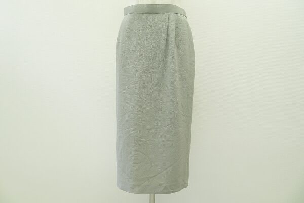 明るめ暗めトップス両方OK！｜三年坂のスカートを買取しました