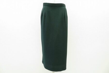 落ち着く深緑で大人な装いに｜三年坂のスカートを買取しました
