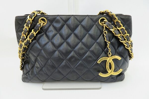 大き目ココチャーム付きシャネルのチェーンバッグを買取させて頂きました
