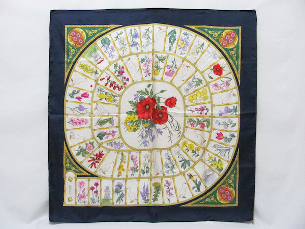 グッチのマルチカラースカーフを買取させて頂きました