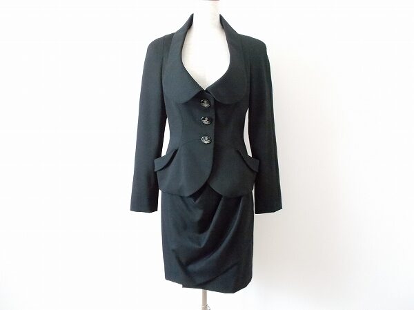 しっとりとインテリな印象に|ヴィヴィアンウエストウッドのセットアップを買取しました