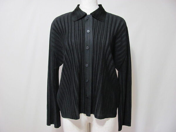 クールにどこか柔らかくもなる｜プリーツプリーズのシャツを買取しました