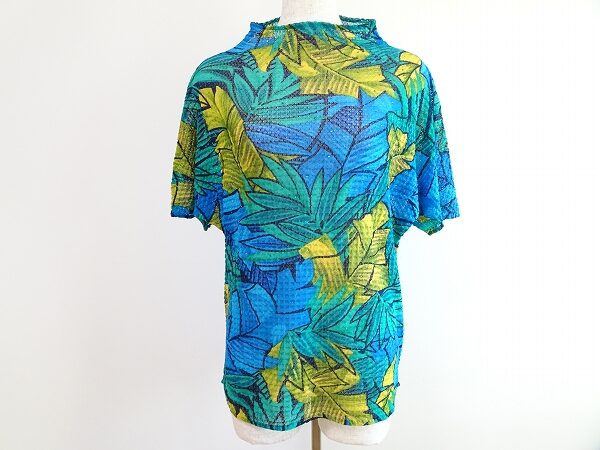 透け感のあるハイネックカットソー！伊太利屋のアイテムを買取させて頂きました