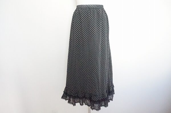 細かいドットが美しい|ノンノンドールのスカートを買取しました