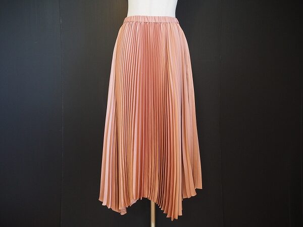 アシンメトリーなデザインが可愛い| シビラのスカートを買取しました