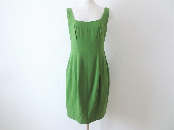 鮮やかグリーンが素敵なシビラのワンピースを買取しました