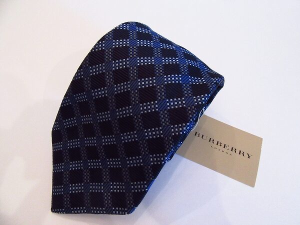 カッコよくシックに決まる|バーバリーのネクタイを買取しました