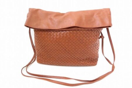 大容量でもおしゃれに決まる！ボッテガヴェネタのショルダーバッグを買取しました