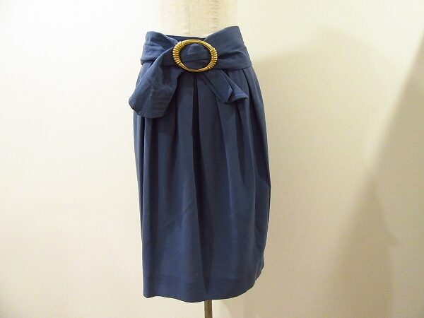 お洒落ディテールのブルースカート！ディオールのアイテムを買取させて頂きました