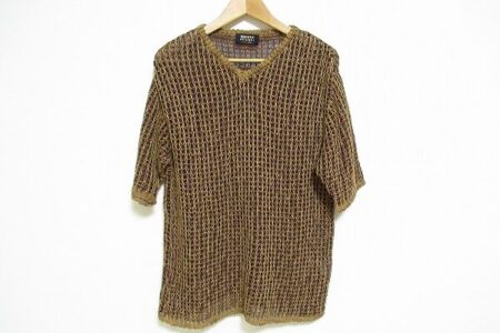 Vネックで首元もスッキリ｜ヨシユキコニシ フィッチェのニットを買取しました