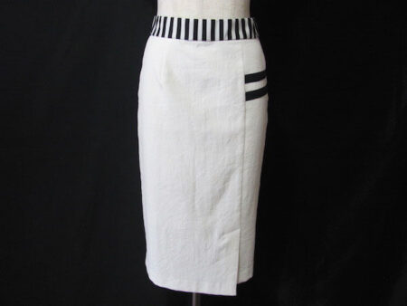 白×黒のバランスが抜群｜レジーナロマンティコのスカートを買取しました