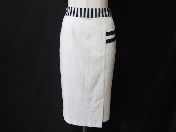 白×黒のバランスが抜群｜レジーナロマンティコのスカートを買取しました