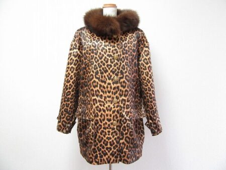 ゴージャスな雰囲気が素敵なイヴサンローランのコートを買取しました