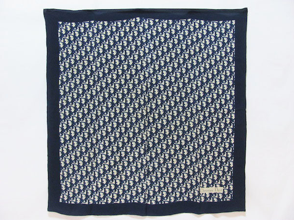 ディオールの紺色トロッタースカーフをお譲り頂きました