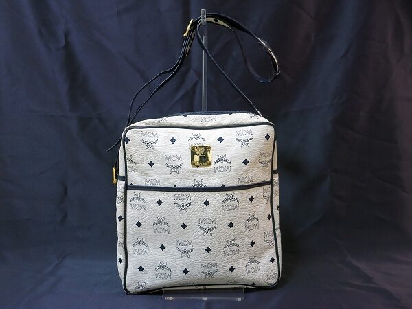 モノトーン調でさわやかカジュアルに｜エムシーエムのショルダーバッグを買取しました