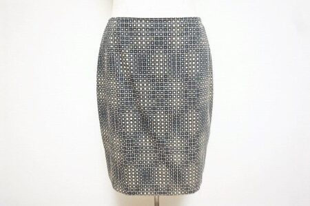 心奪われる柄が特徴｜フェンディのスカートを買取しました