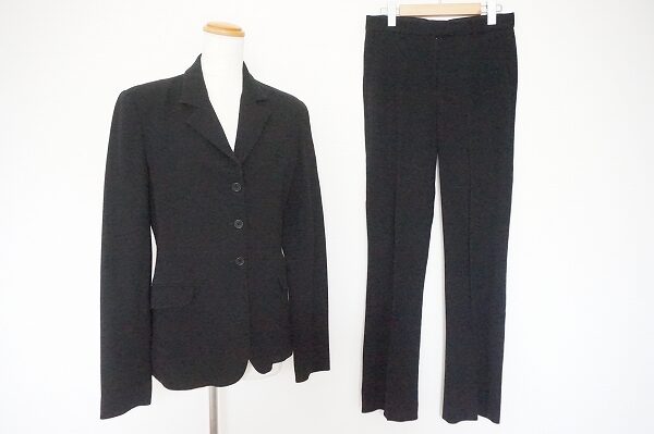 気が引き締まる！セオリーのパンツスーツを買取しました