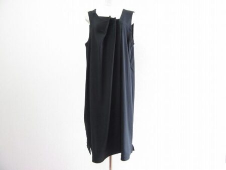 芸術的なデザインに見とれる｜モユルセンソユニコのワンピースを買取しました